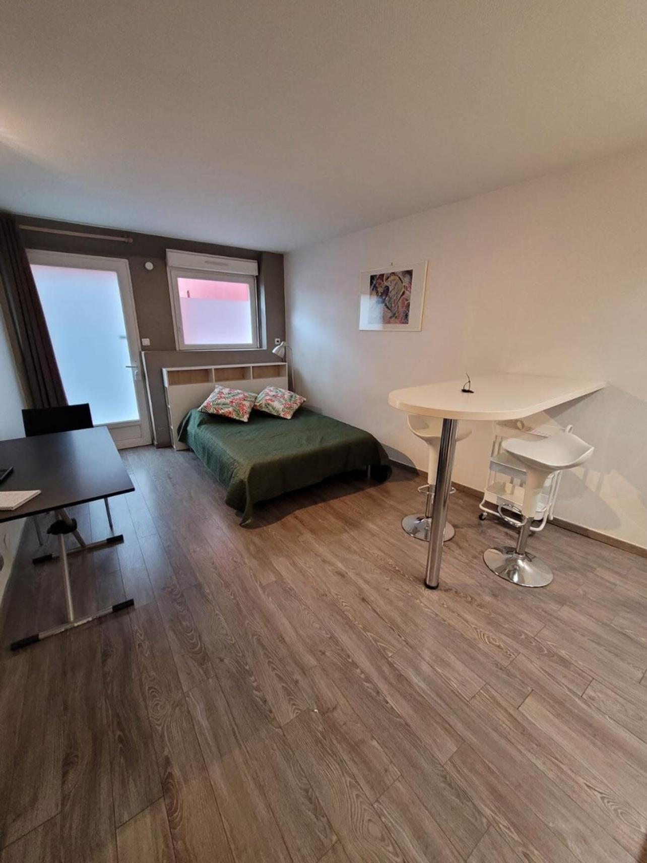 The Loge Mcon * Macon